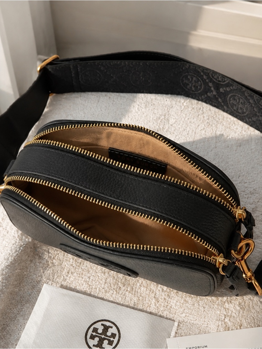 Tory Burch Black Pebbled Leather Crossbody Camera Bag with Embossed Logo - Picture 5 of 5